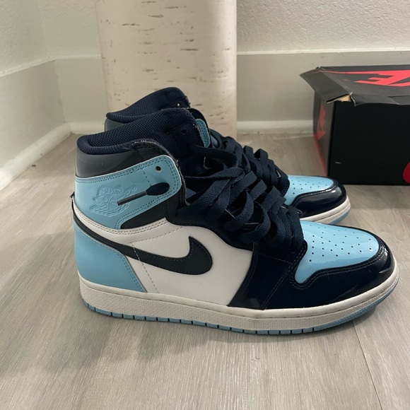 Jordan 1 Retro High UNC Patent us women’s size : 8.5 men size :7 - Picture 2 of 6